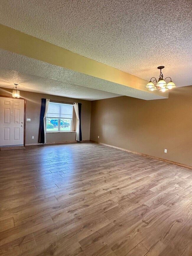 Foto del edificio - Spacious 4BD w/ A/C in Desirable Briargate...