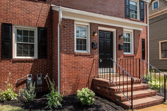 Building Photo - 819 Weedon St