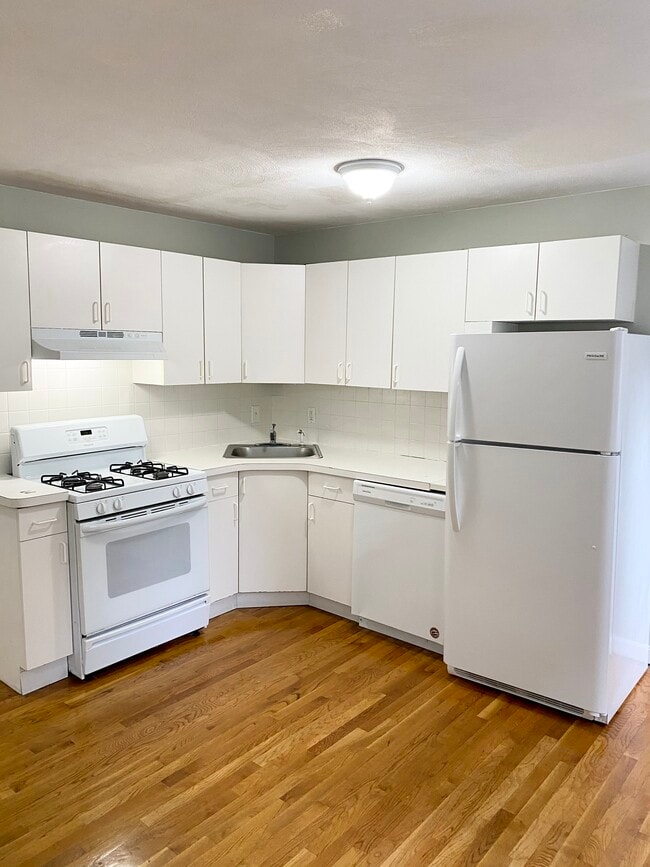 Building Photo - 75 7th St