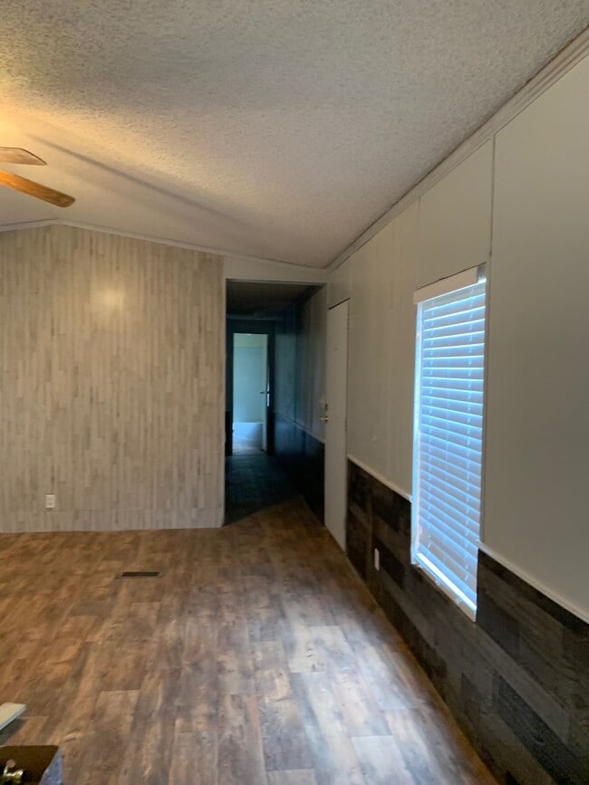 Building Photo - Bril