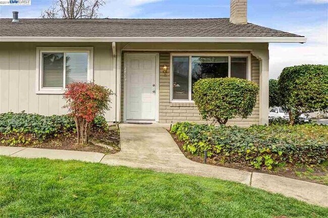 Building Photo - PRIME LOCATION TOP SCHOOLS SINGLE STORY HOME