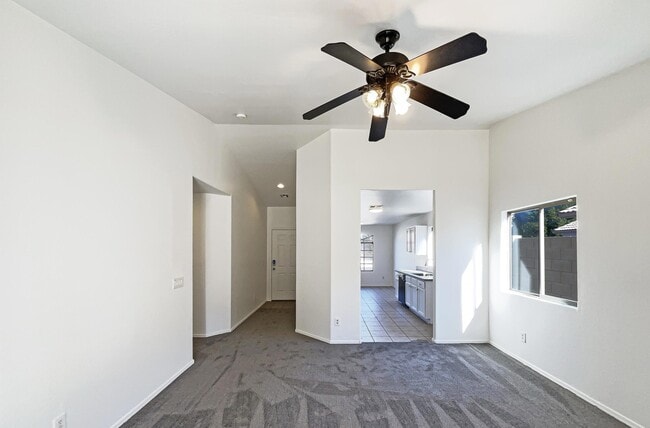 Building Photo - 1213 W Darrel Rd