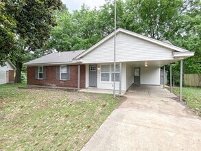Building Photo - 2425 Ashland Dr