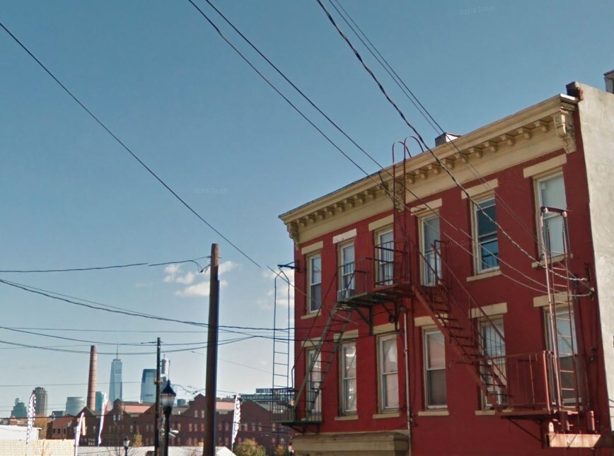 Foto principal - 721 Grand St