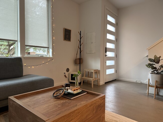 Foto del edificio - 7359 24th Ave NW