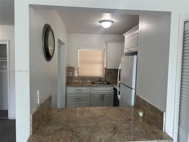 Foto del edificio - 3536 NE 168th St
