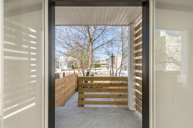 Foto del edificio - 2709 W Jefferson St