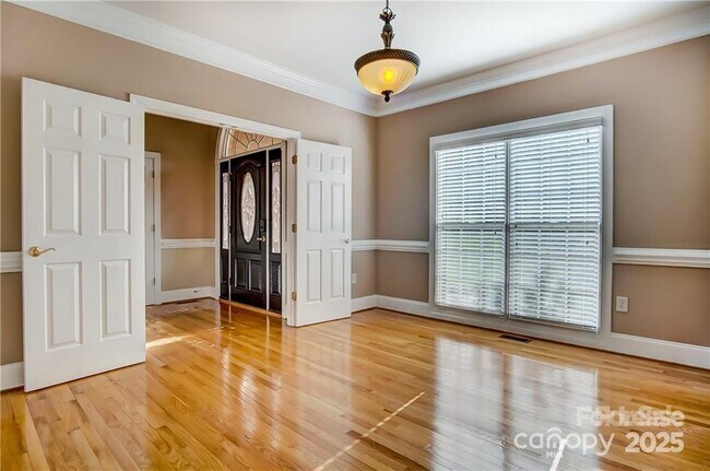 Foto del edificio - 8005 Weddington Downs Dr