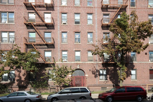 Building Photo - 16-15 Putnam Ave