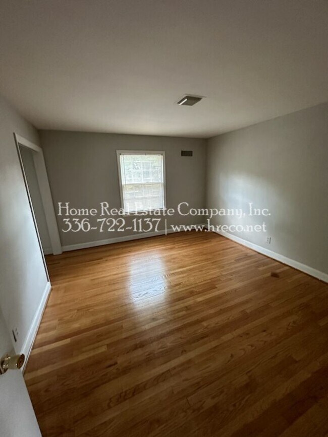 Foto del edificio - 1615 W Northwest Blvd