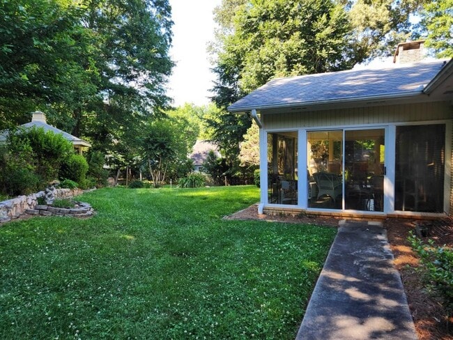 Building Photo - 1181 Lake Shore Cir