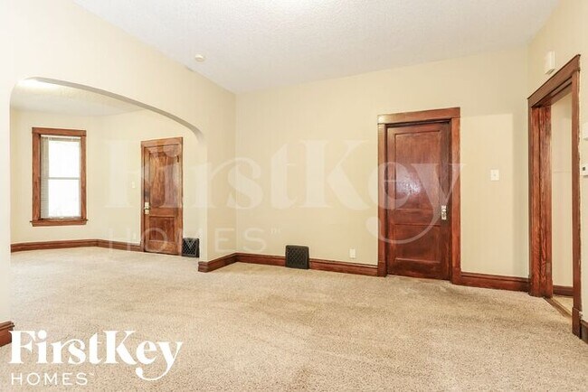 Foto del edificio - 4433 N Bernard St