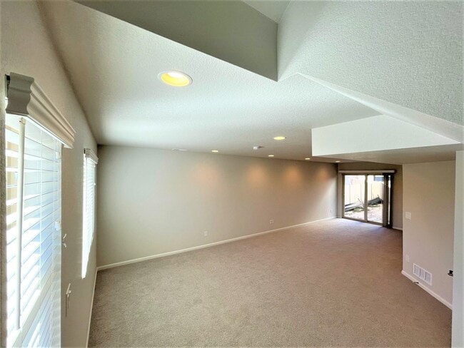 Foto del edificio - 6036 Callan Dr