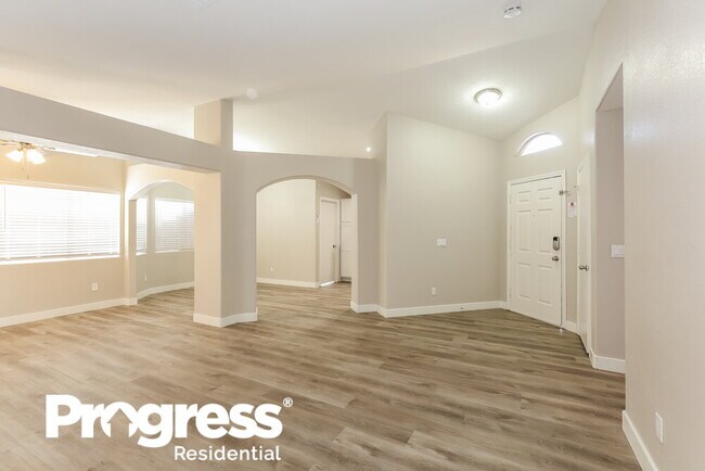 Building Photo - 633 Willowick Ave