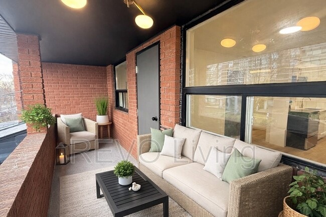 Building Photo - 60 Triller Ave