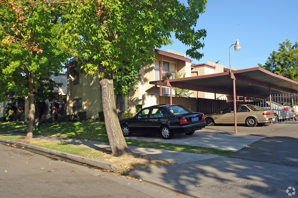 Área de estacionamiento - Buckingham Place Apartmemts