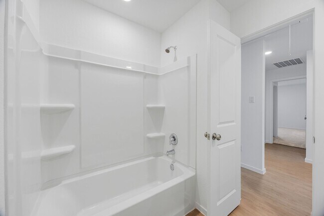 Foto del edificio - 25625 Rose Creek Dr