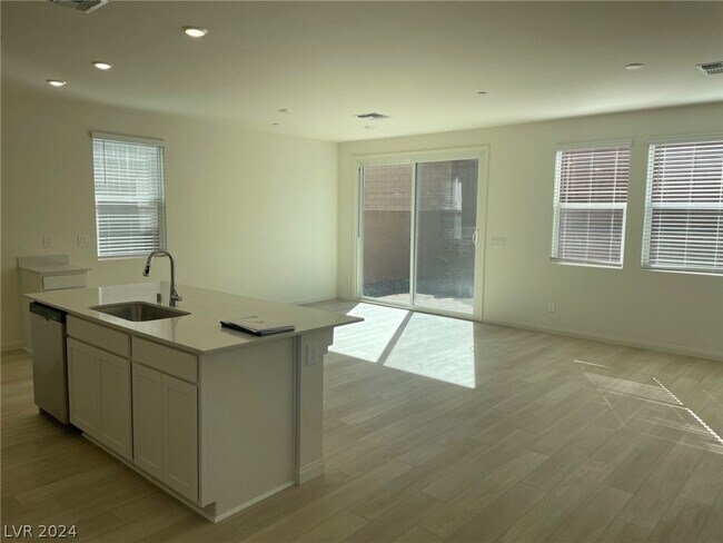 Foto del edificio - 10861 River Jct Ave