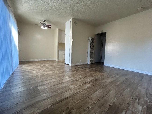 Foto del edificio - 409 N Los Robles Ave