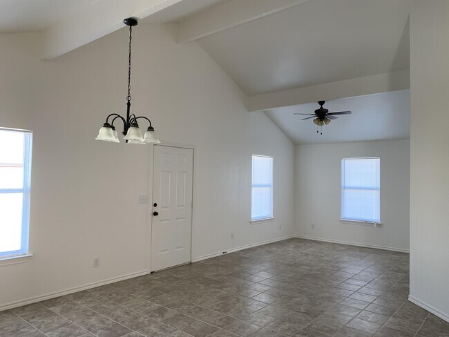 Building Photo - 9075 Hines Cir