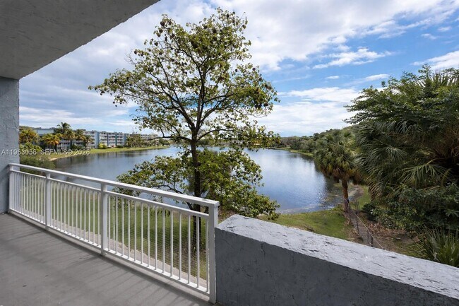 Foto del edificio - 9351 Fontainebleau Blvd