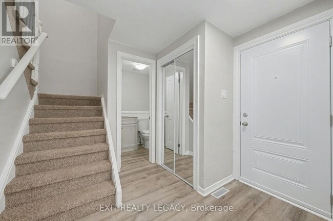 Photo du bâtiment - 72 Ferguson Dr