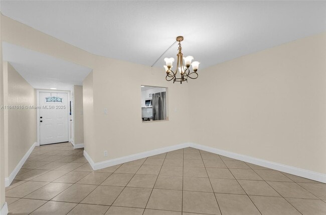 Building Photo - 681 S Hollybrook Dr