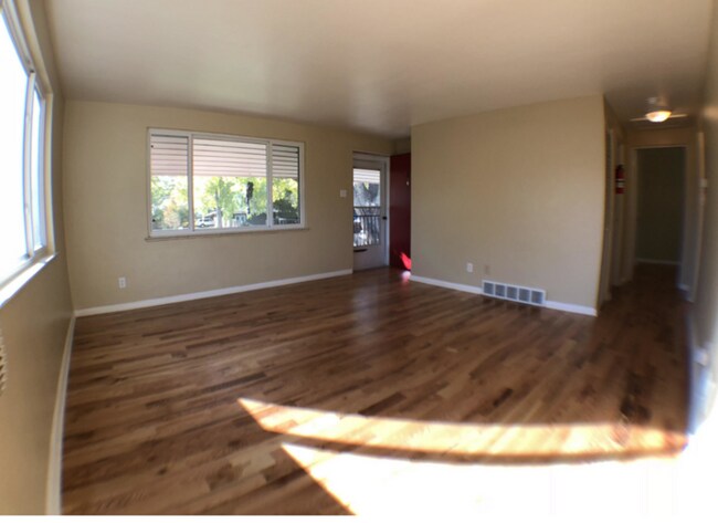 Foto del edificio - 800 Miller Ct