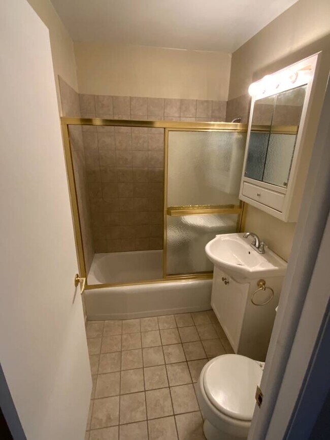 Foto del edificio - 320 Center Ave