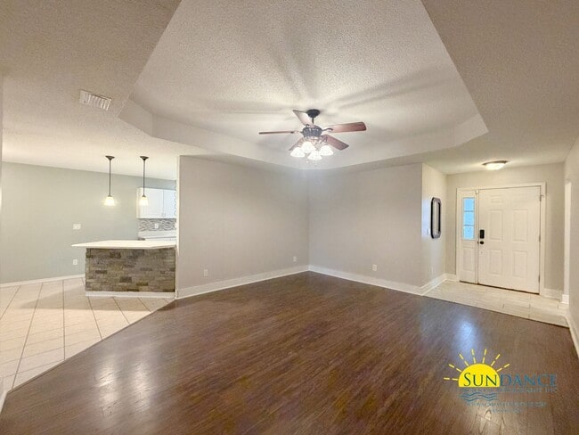 Building Photo - Charming 3 Bedroom Home in Mary Esther near Hurlburt Field!