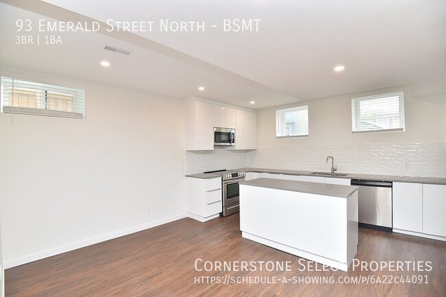 Photo du bâtiment - 93 Emerald St N