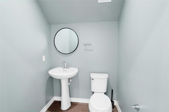 Foto del edificio - 15801 Crissom Ln
