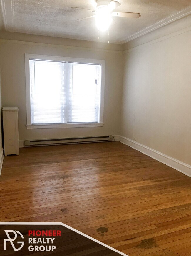 Building Photo - 822 Judson Ave