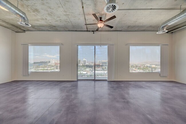Building Photo - Modern Loft with City View