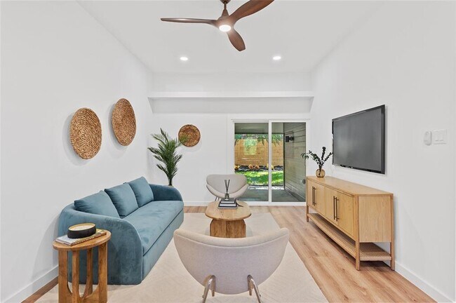 Foto del edificio - 6807 Woodhue Dr