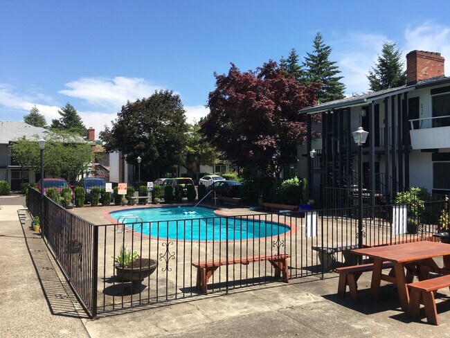 Tabor West Swimming Pool - 6404 SE Division St