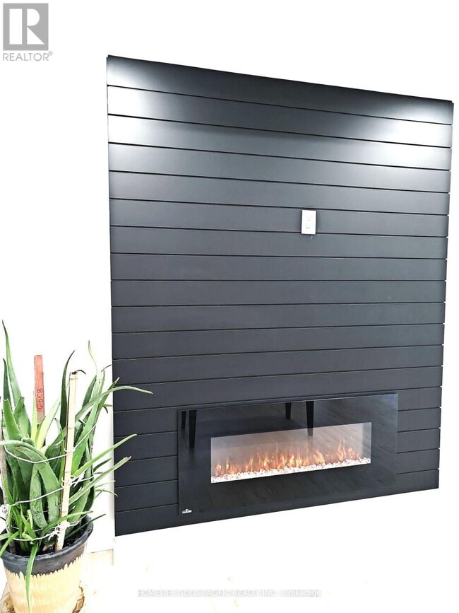 Building Photo - 22 Pine Hill Cres