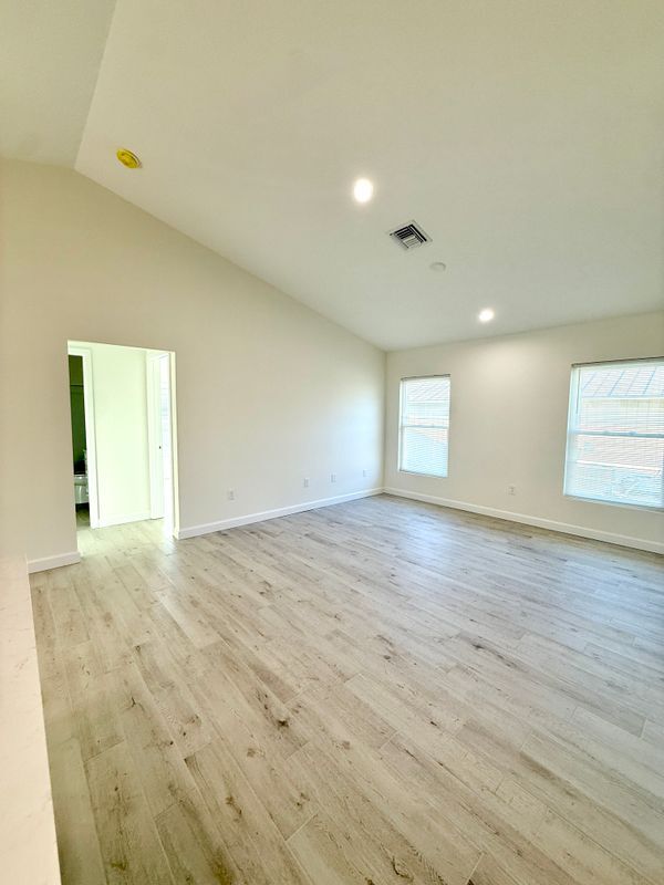 Foto del edificio - 1635 22nd Ave SW