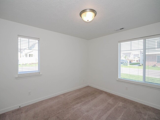 Building Photo - Beautiful Townhome near Mountain View Village