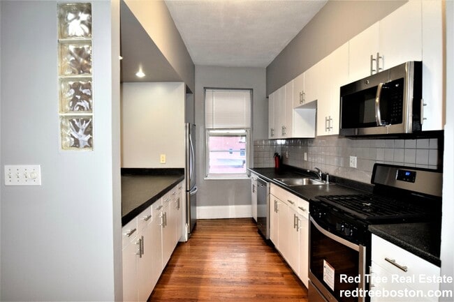 Photo - 83 Glenville Ave Apartment