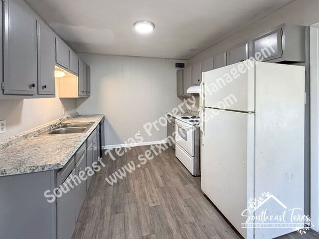 Building Photo - 655 Adams St