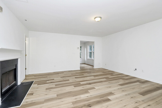 Building Photo - 1215 McAllister Dr