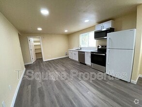 Building Photo - 7041 S 116th Pl