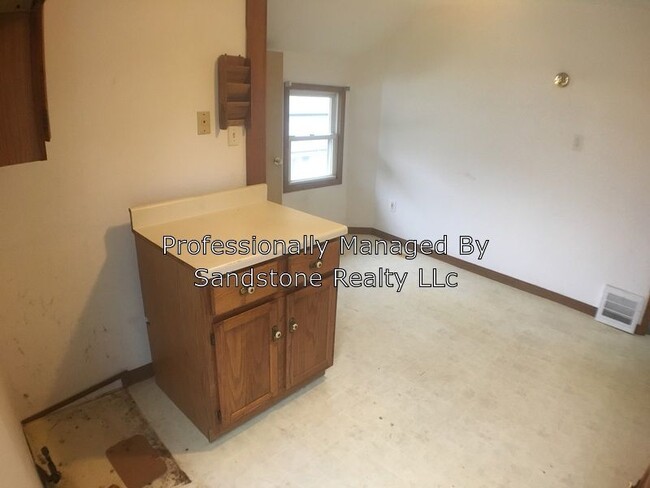 Foto del edificio - Spacious Upstairs Duplex