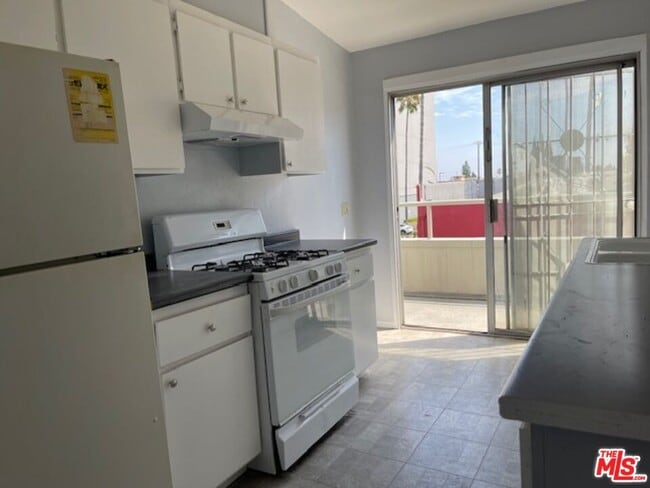 Foto del edificio - 1502 N Kenmore Ave