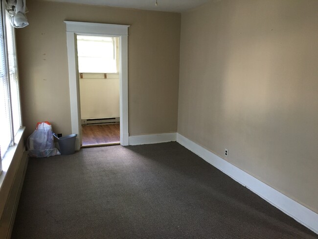 Bedroom with spacious closet - 413 N Salisbury St