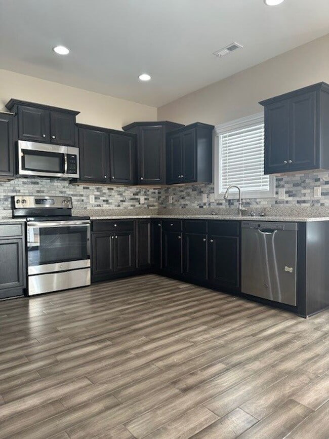 Building Photo - 104 Tiburon Ct