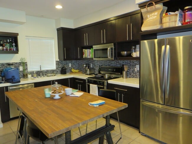 Building Photo - Beautiful Playa Vista Living Near The Beach!