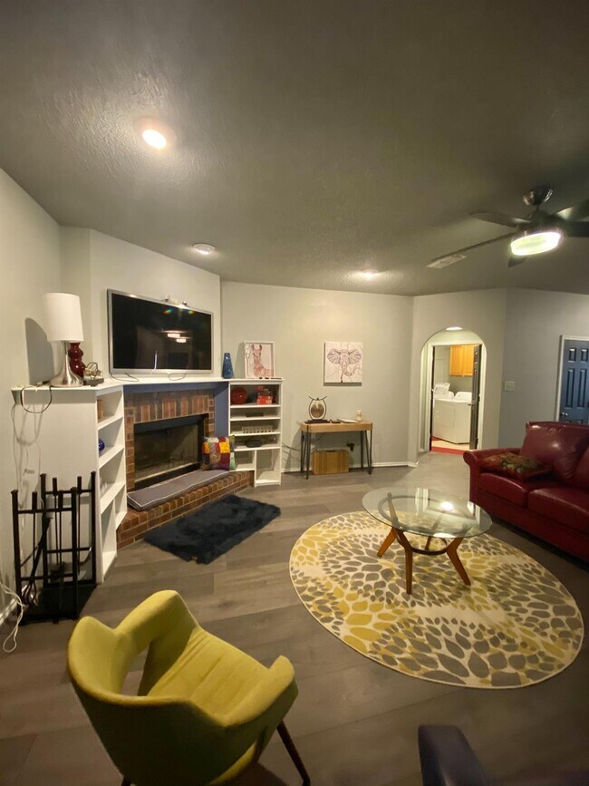 Building Photo - 1703 Kirby Ave