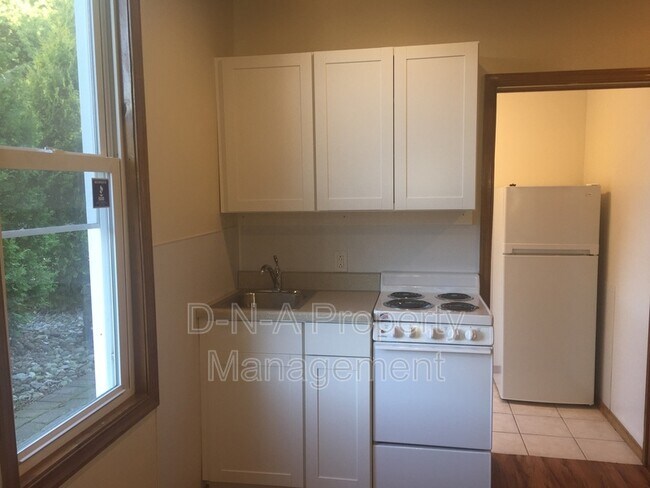 Building Photo - 1429 Pocono Blvd